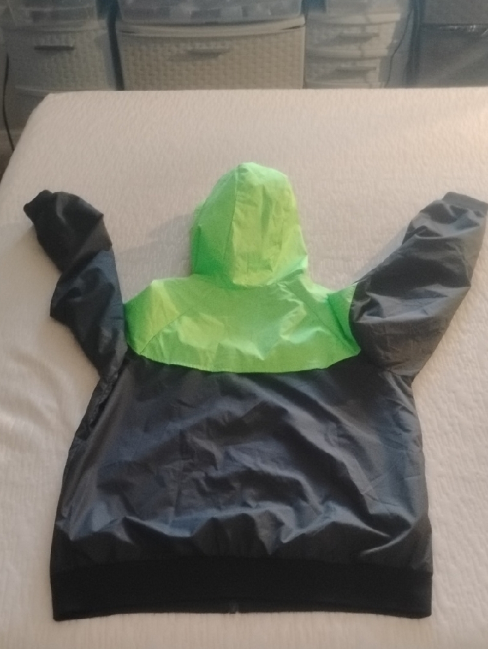 Nike Bright Green and Black Athletic Windbreaker - Picture 6 of 6
